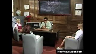 Kelly El Coed #3 - El colegio de putas