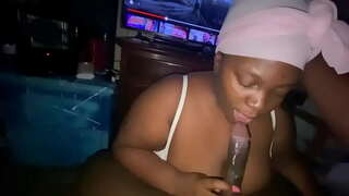 Толстушки са великим певају Праве Ударце Бекхенд и безбрижно дубоко заглот