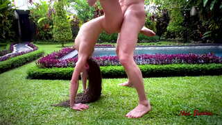 ΚΟΛΛΈΓΙΟ, ΈΦΗΒΟΣ ΠΑΊΡΝΕΙ ΤΟΝ ΚΏΛΟ ΣΤΟ ΣΤΌΜΑ ΔΙΆΟΛΟ