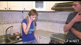 Pretty kijana hotty anasimama doggy mtindo