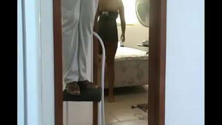 Die vrou in die Hoek was Wat sonder onderklere op te Elektrisiën