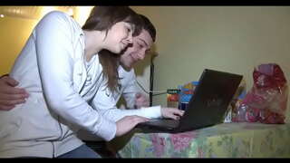 Li l-kelba off tiegħu blu qmis