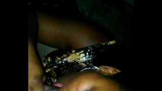 Ndoa Thot Kunipa Kichwa Katika Bafuni