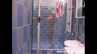 ���റ്റാലിയൻ blonde gets fucked