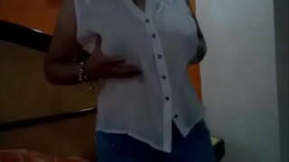 Comme vous déplacez les seins de ma femme