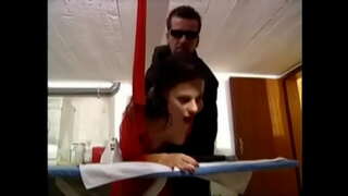 ���ेज पर भाड़ में जाओ आयरन करने की ( सेलो यह आप के लिए :D )