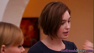 Busty teen lakub lesbi