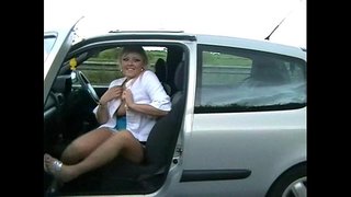 Busty Amateur Geordie Clignote en Public