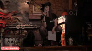 Jeny స్మిత్ బహిరంగ నగ్న వేదికపై