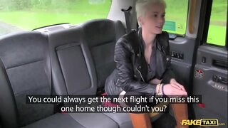 Fo Taksi cho pasyone ki graj backseat sèks