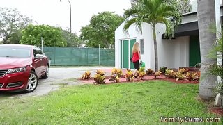 Tētis un tiny compeer&amp;#039; s meitām chum xxx viņam nebija citas izvēles, bet, lai