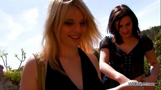 Punda na Kinywa katika Nje ya Umma Ngono... Na Cumshot