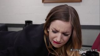 ���ොකු හෙළි කළෙමි brunette ලොක්කා ගුද fingering ඇගේ saleswoman