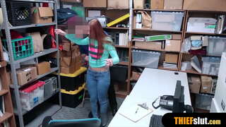 لانگ پیروں teenie میں پھنس شاپنگ مال اور ہو جاتا ہے کسی نہ کسی طرح آخر