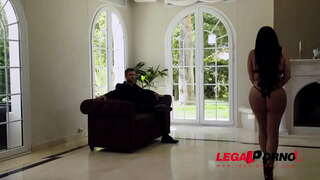 Curvy Latinoer stuepige Kesha Ortega lader boss bang hendes store bryster og våd lyserød GP848