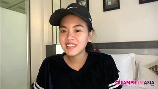 Тайская девушка обрезает бобер и получает натуральные сиськи