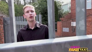 Кышномурт-таксиын брюнетка алдаса, аслыз пияшен ӵош шудон понна артын кысӥе застукивать