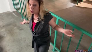 Μητριά παίρνει θυμωμένος θετού γιου της, φτάνει σε οργασμό μέσα σε μουνί