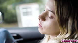 Khloe surrenders ពី Gias ងប់ងល់ប៉ះដូចជានាងចាប់ឡើងនៅក្នុងកំដៅនៃពេលនេះ