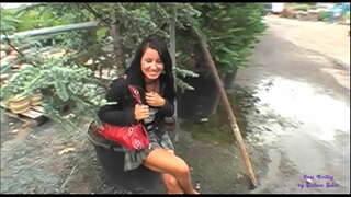 A gyerekszobában a ribanc hagyja magát, annyi öröm