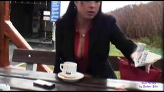 Varakova est dans un restaurant d&#039;autoroute à la recherche de clients à baiser